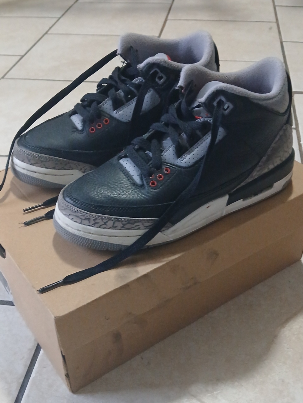 Nike Air Jordan Size Wom 6 Retro Low-Top Sneakers